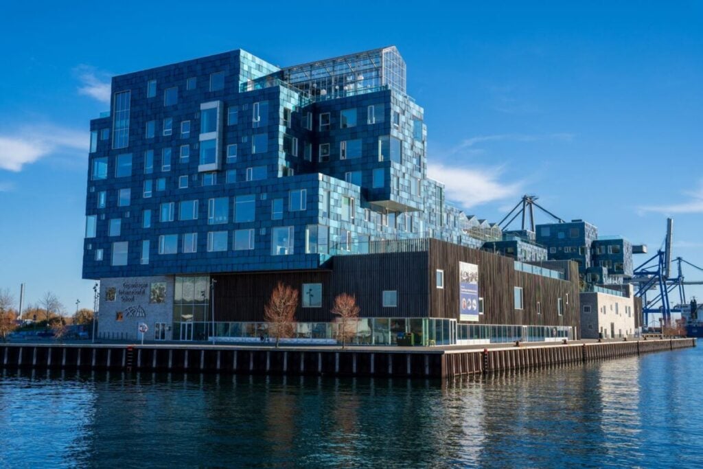 Copenhagen International School with large-scale BIPV on the façade